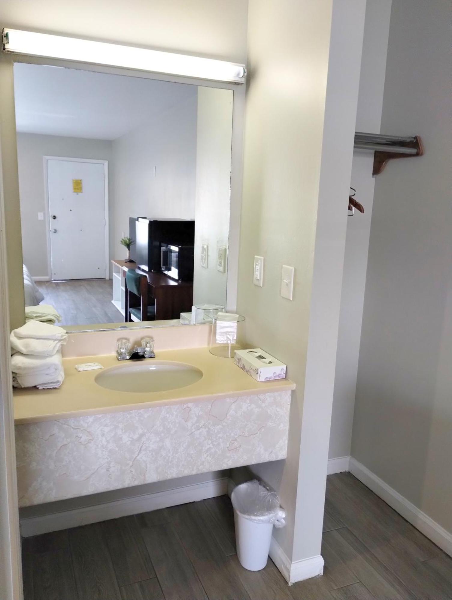 Gateway Inn Lake City Bagian luar foto